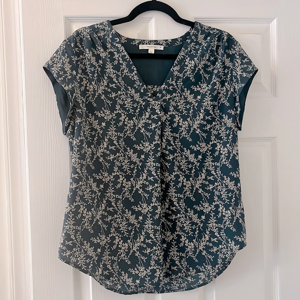 Fun2Fun green patterned blouse